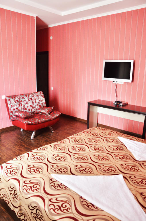 Voyage Hotel Bishkek Quarto foto