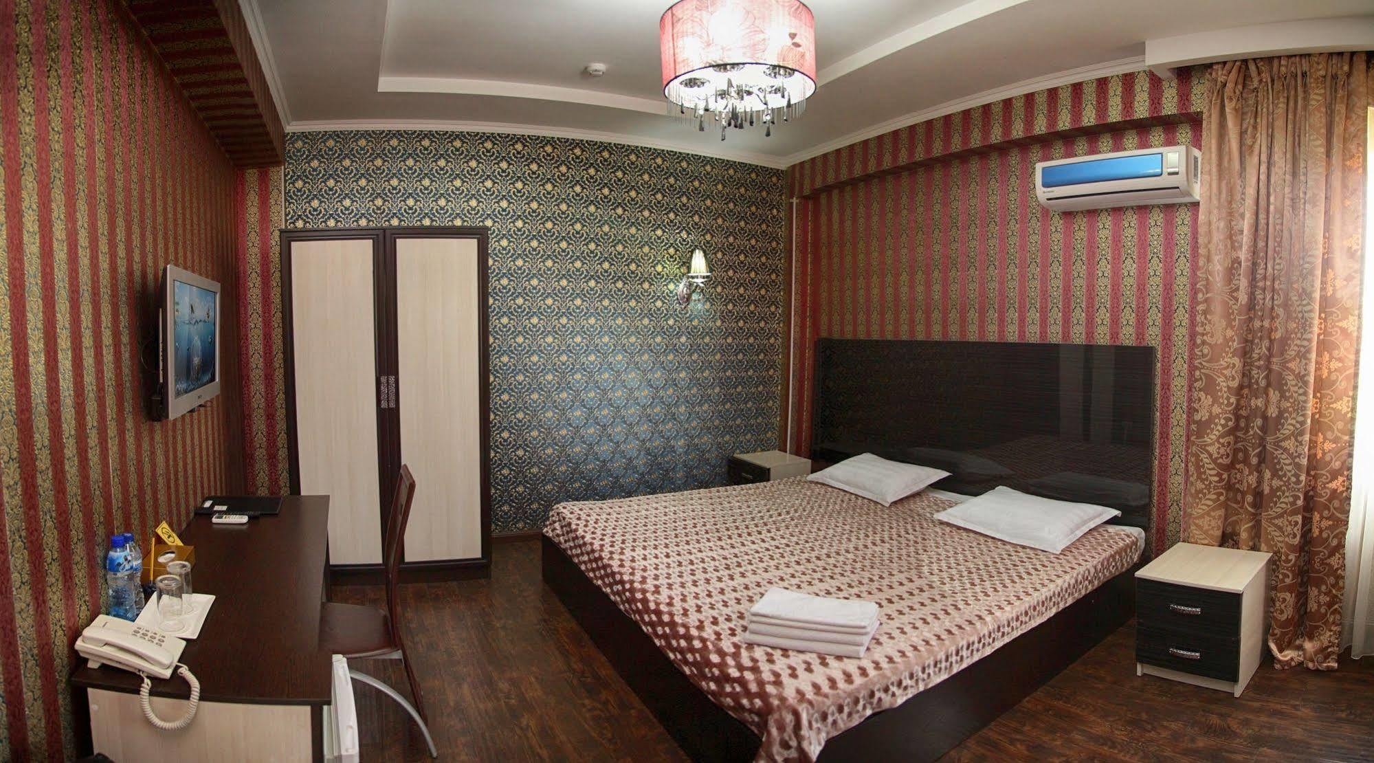 Voyage Hotel Bishkek Exterior foto