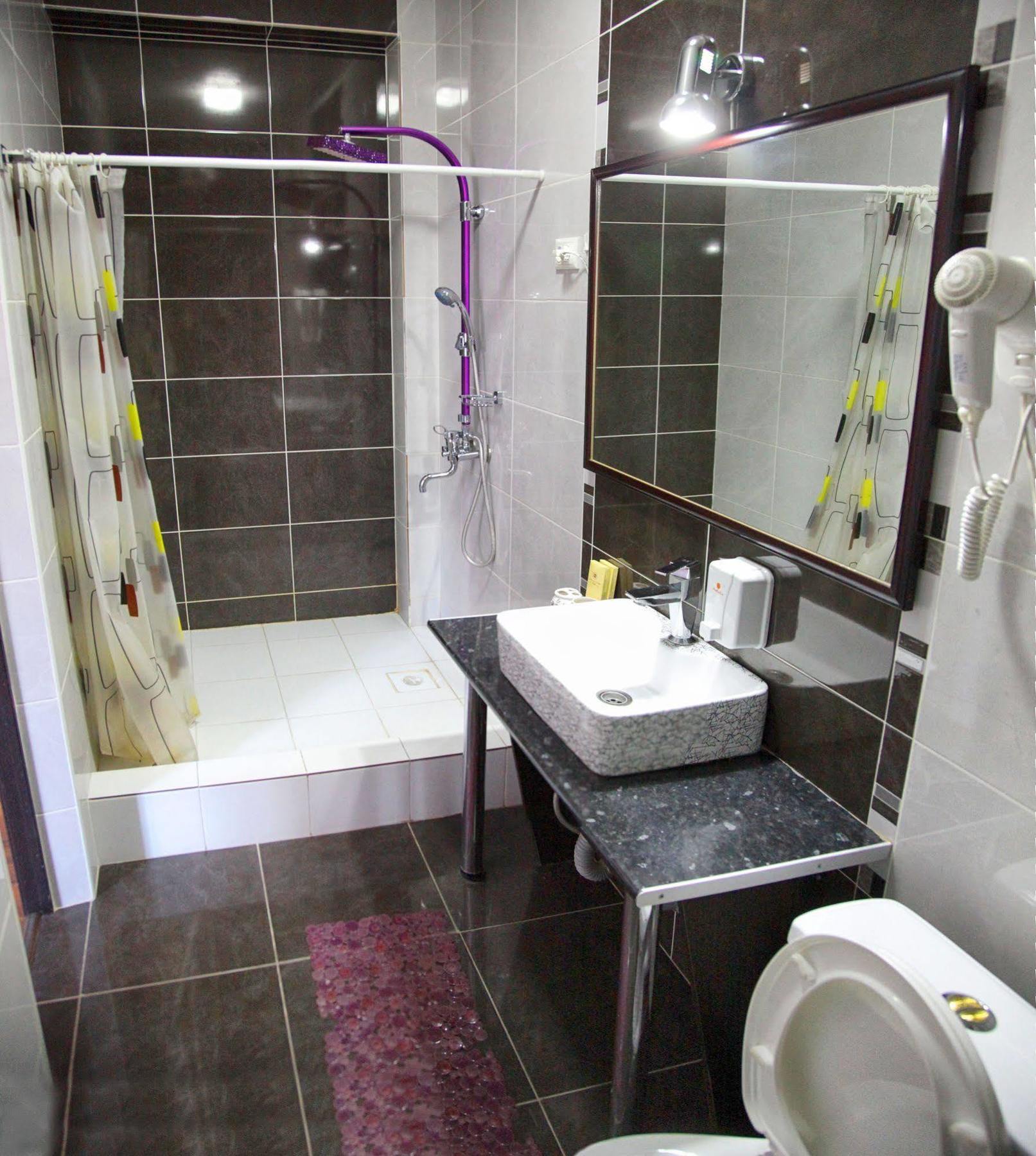 Voyage Hotel Bishkek Exterior foto