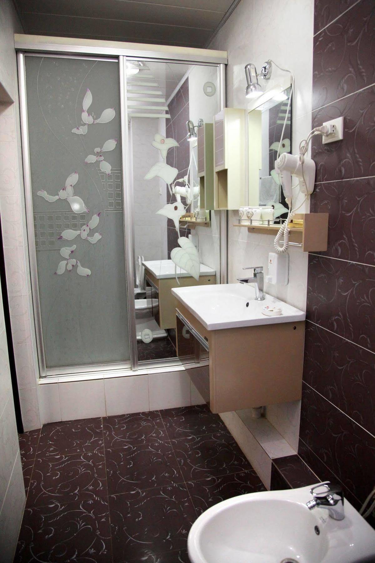 Voyage Hotel Bishkek Exterior foto