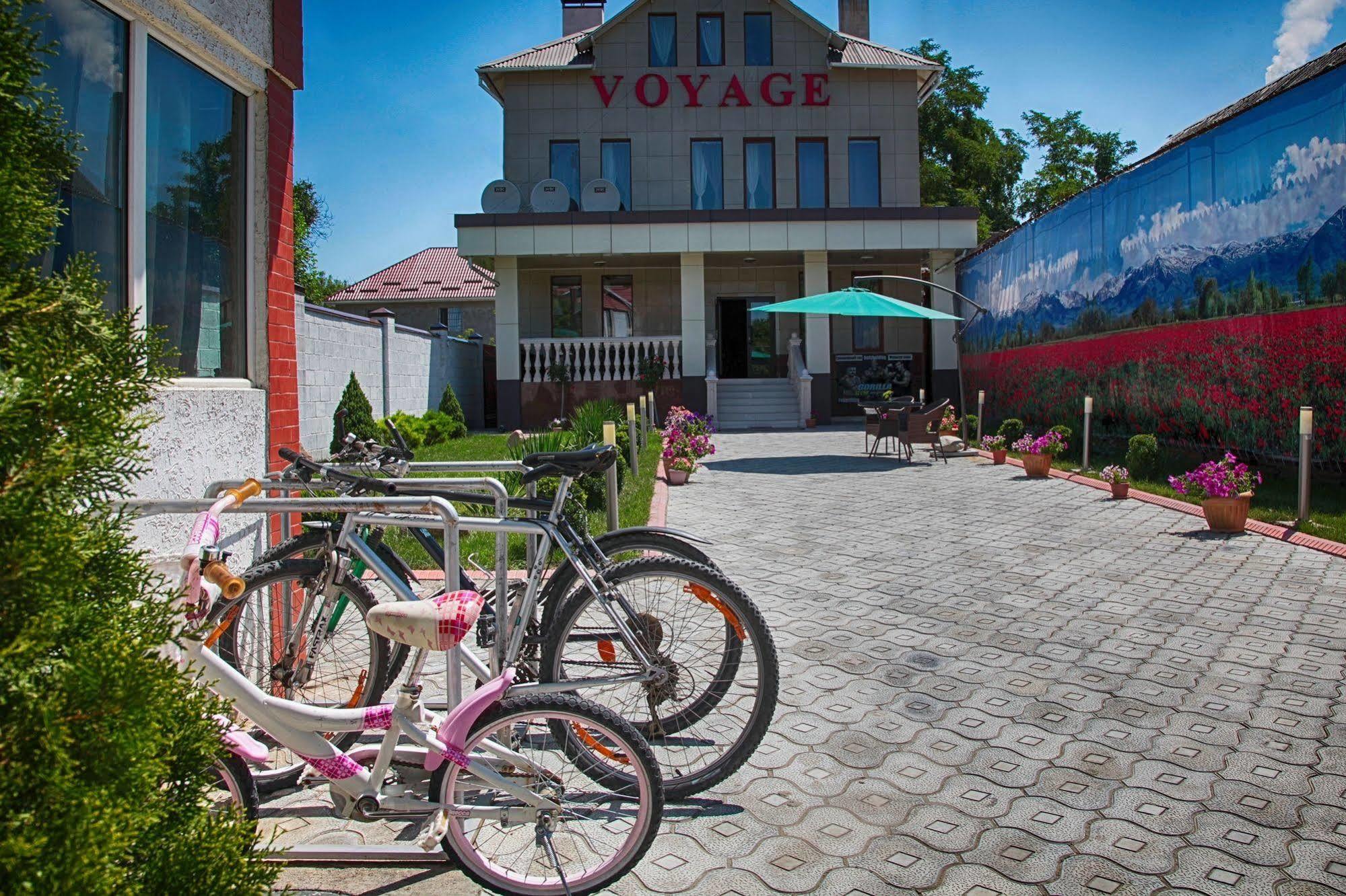 Voyage Hotel Bishkek Exterior foto