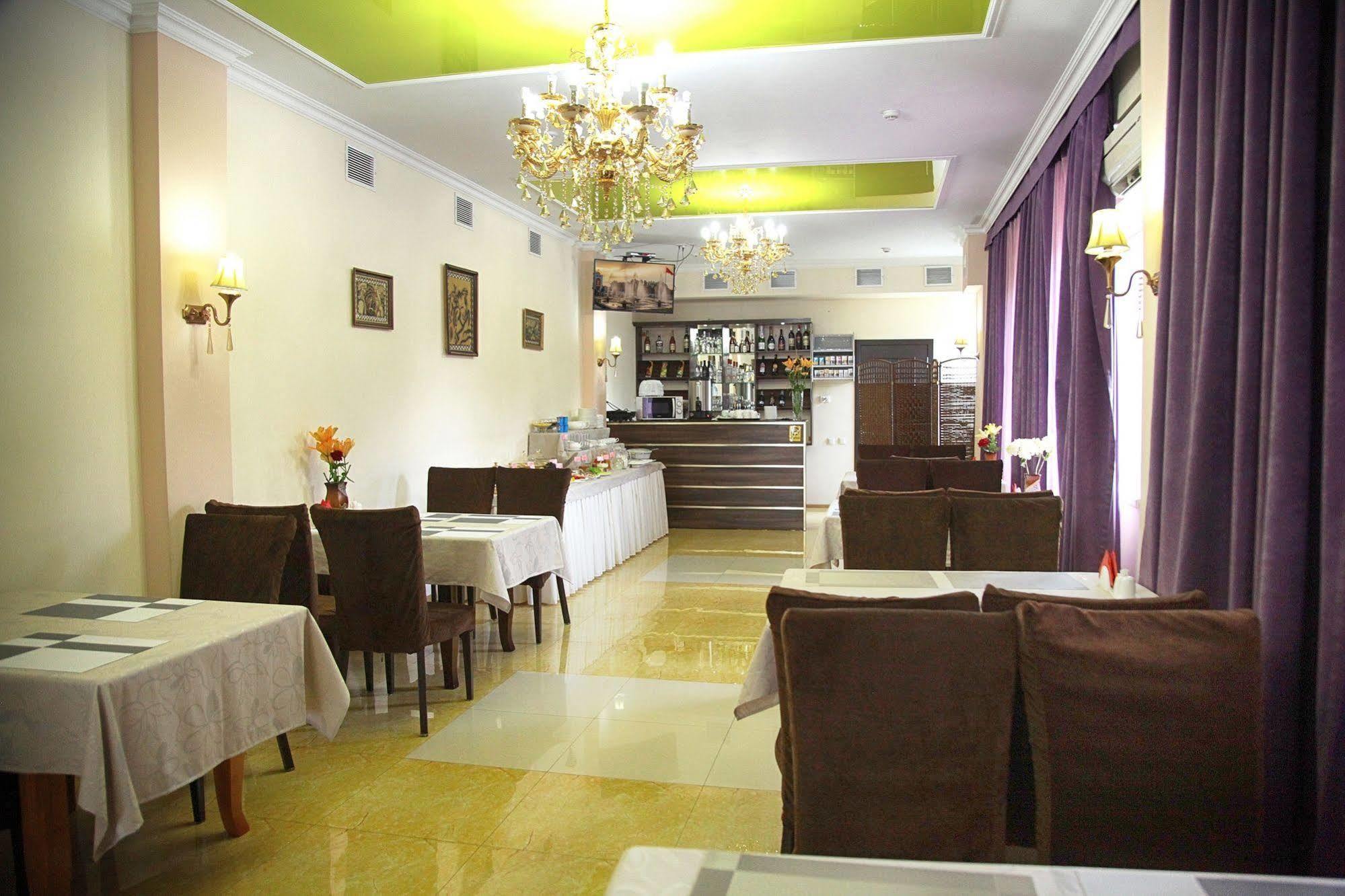 Voyage Hotel Bishkek Exterior foto