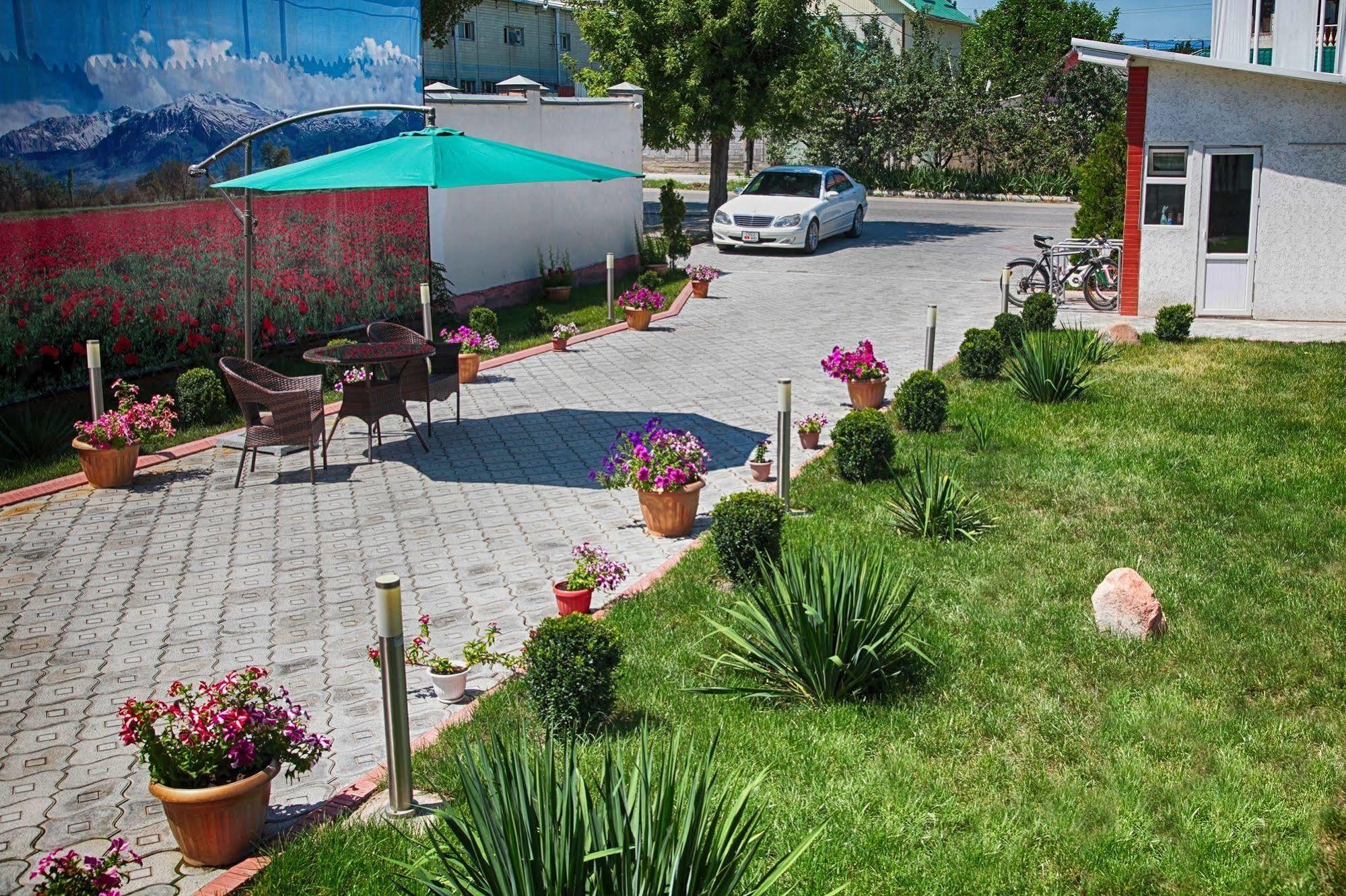 Voyage Hotel Bishkek Exterior foto