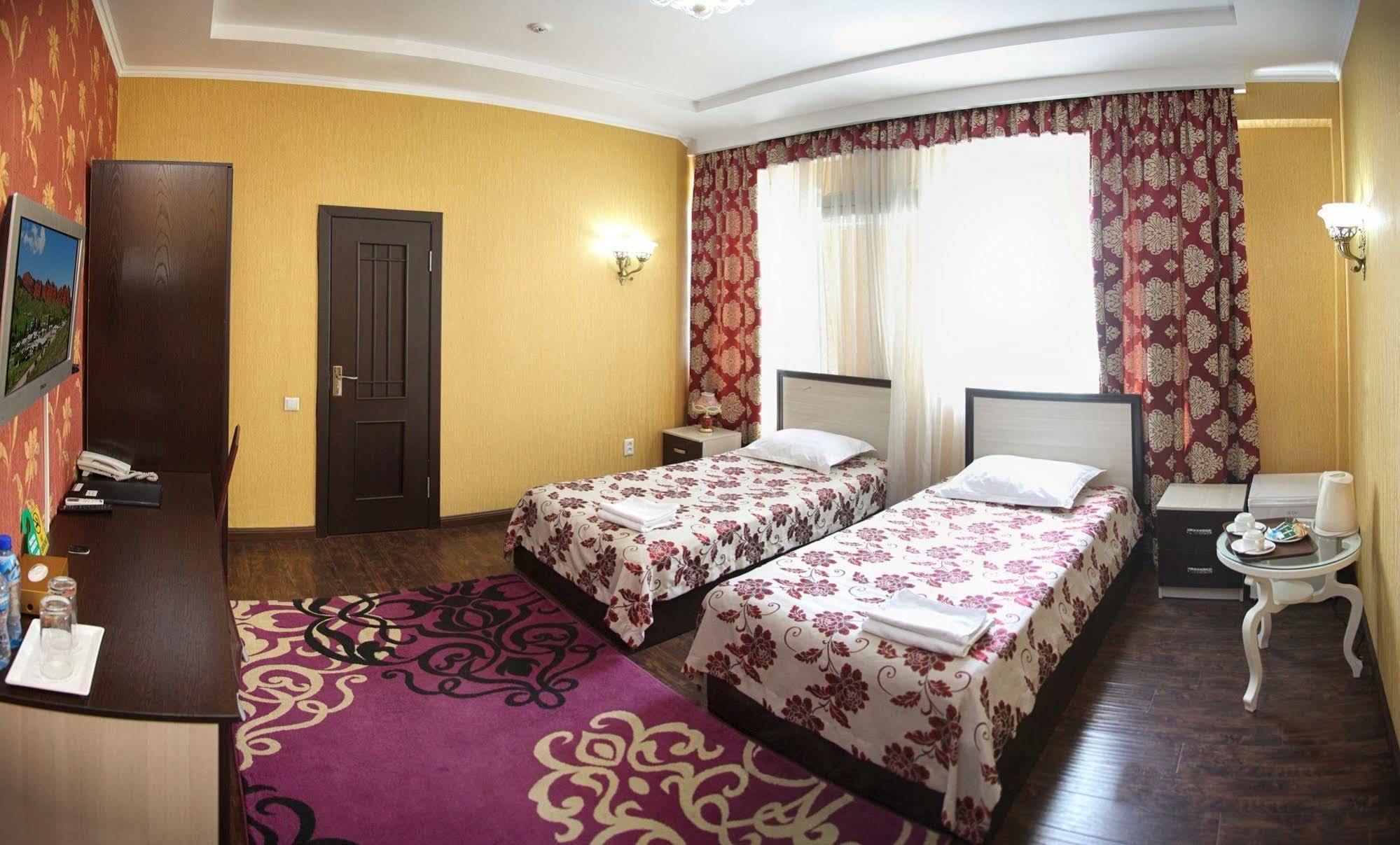 Voyage Hotel Bishkek Exterior foto