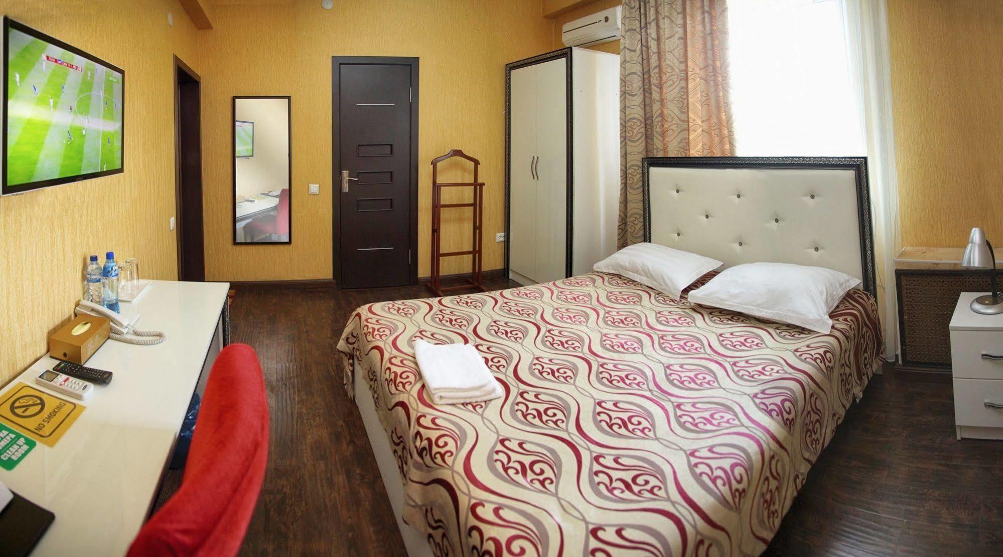 Voyage Hotel Bishkek Exterior foto