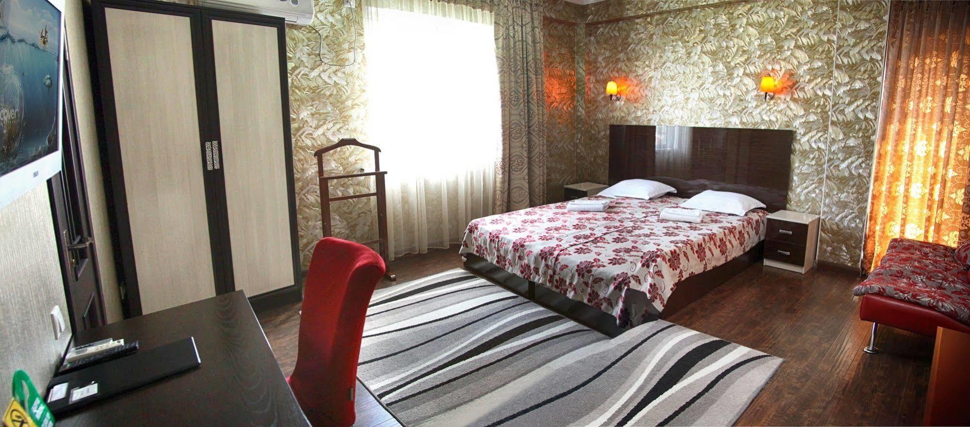 Voyage Hotel Bishkek Exterior foto
